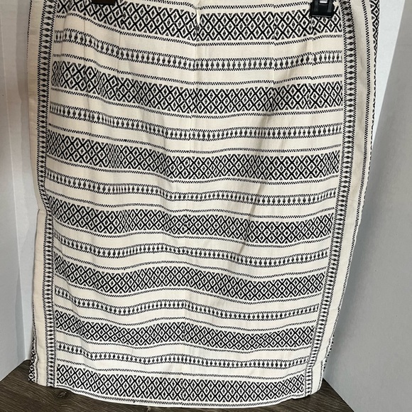 Ann Taylor LOFT Aztec Geometric Print Pencil Skirt Black White Size 12 NWOT - Picture 8 of 8